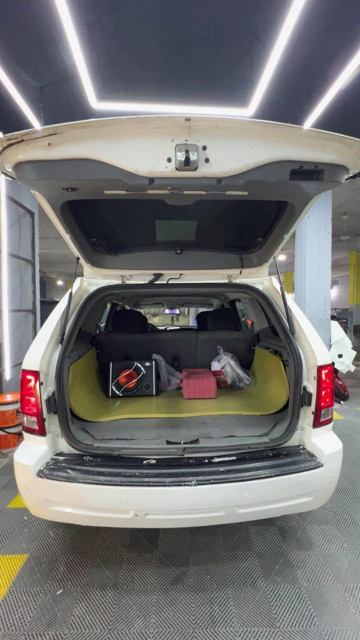 سياره جيب شيروك لاريدو
موديل ٢٠٠٧
حيزام سبغ بو جواني
چار جام كاره بايي 
مه كينه ٦ 
هه ر چار تايره جديد 
سئ كاميره پئش و پاش ريكورد
لايت زينو
غرامه ٢٢٣٠ دولار دئ ژ سعرئ هينه خوار
سعر ١٠٠ وه ره قه و مجال 
عنوان زاخو 
*********** زاخو, دهوك
