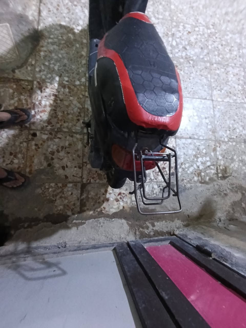 السلام عليكم شباب منغولي لبيع كابريته جديده دراجه شغاله بس ابيع كوم حديد لن عوزها ترتيب كلجات وصالنصه لن صالنصه مطمومه وباتري هيه بيها باتري بس هابط كلش تعبان بيها لايت وبك لايت يشتغلن بدون باتري دكت هندر ابيع كوم حديد سعر 150 وبيها مجال قليل مكاني ناصريه مركز الي يريده يراسني خاص وبخدمته


**إذا كنت صاحب هذا الإعلان وتريد حذفه لأي سبب، رجاءا أرسل رسالة إلى الدعم الفني**