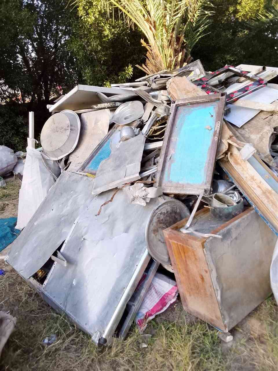 للبيع مطروح كمية تقريبا 2طن ونصف ***********
