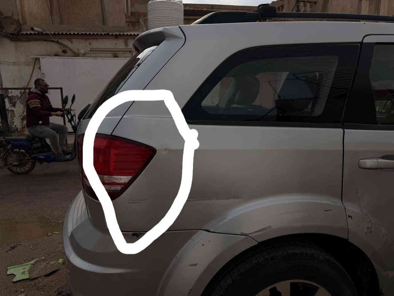 للبيع سياره جورني مديل 2009 مكينه 4 سلندر ٥ راكب قطعه وحده تبريد رقم جديد بغداد شرط المداور بيه ضربات بسيطه بدون تبديل موضحه بالصور الي مأشر عليهن فقط هذني بدون دواخل الجامل الخلفي بدون داخل ضربه بسيطه مرجعه صابغه والباقي بالباب ضربه ومرجعه بارد عوزه ترتيب والجامدغ الكدام خشمه موضح بالصوره ضربته كلش حلوه يعني الجناي ياخذه يخليه جواه سياره عضمة حلوه كما موضح بالصور واحله مكينه وكير توني مبدلهن جدد بس الكير بيه قطع بالضفيره والكهربائي كال جيبه اعالجه بس انه ما فارغ عندي دوام الله شاهد لي يجي ياخذه اوديه للكهربائي لو هو عنده كهرباىي بكيفه والكير كفاله انطيه لك بي شي غير الي كلتلك عليه ترجع السياره والسياره جاهز مجهز من كلشي مكاني ذي قار قضاء النصر السعر ٩٥ وبيه مجال بسيط حيل ***********
