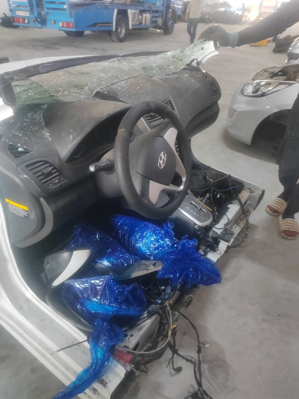 سلام عليكم قطع غيار اكسنت ١٣ خليجي أبواب جنطه محرك كير بجم حداديه مكاني بابل الاسكندريه ***********
