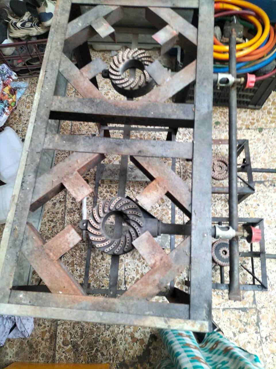 السلام عليكم طباخ عدد 3 واحد ابو ثنين عيون وثنين ابو عين وحده سعرهن كلهن 100 الف وبيها مجال قليل استعمال قليل الله شاهد شغالات وعلى الفحص ناره زركه وقويه عنوان بغداد الرصافه قرب الطالبيه قرب فلكة 83 مقابيل مستشفى ابن البلدي الزهراوي هاتف ***********
