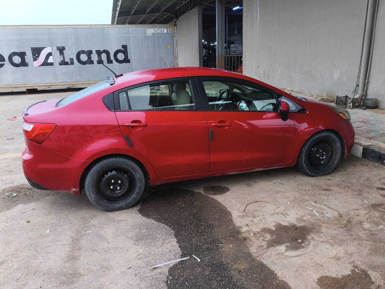 السلام عليكم كياريو2013للبيع بدون حادث باسمي السيارة حلوة وجاهزة .للاستفسار الاتصال على الارقام ***********
