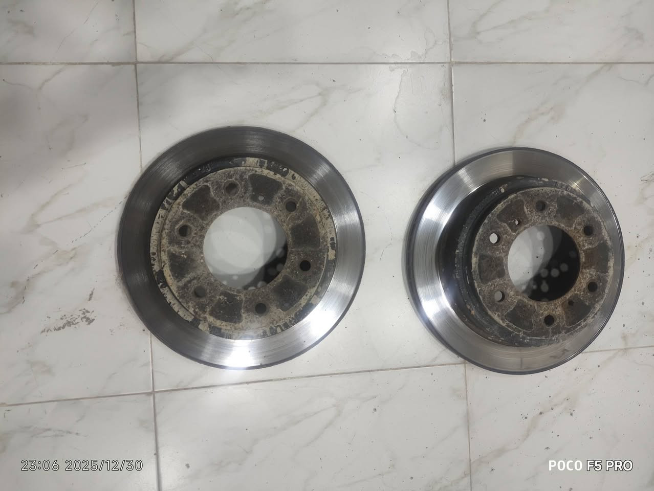 للبيع المراسله الصفحة او 
واتساب *********** توصيل ثاني يوم 
قبق ولفات زوج
فلنجات خلفي زوج
مسجل بلادي
