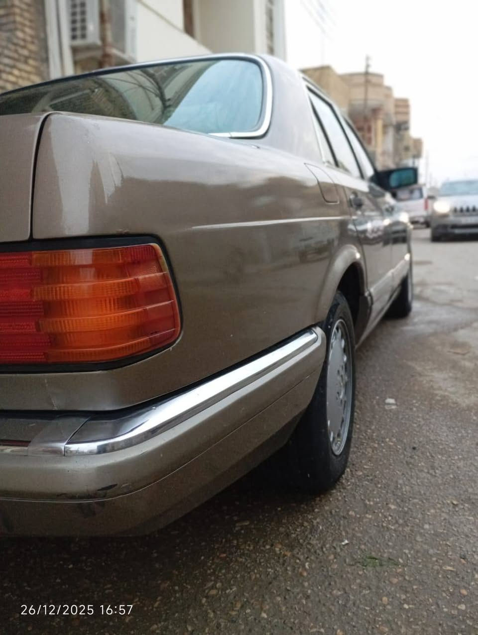 السلام عليكم 
مارسدس رئاسي  موديل 1986 سياره بلاديه كير ومحرك بلاديات علئ الشرط حداديه اماميه وخلفيه جاهزه سياره بلاديه كهربائيات جاهزه وكله شغال غرفتها بلاديه ونضيفه  سياره صبغ فقط بنيد وقماره اثر جراد رقم مثنئ انكليزي سنويه 2030مشروع وطني تريد تحويل تريد وكاله  مكان ناصرية مركزالسعر 60 /***********
