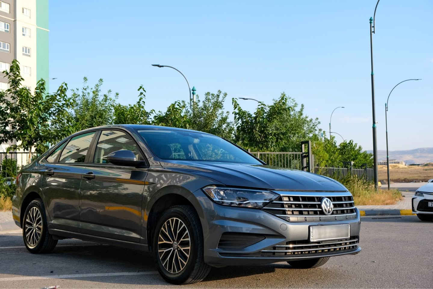 jetta 2021 SEL فوول مواسەفات 
پانۆراما

‎کوشن جڵد 
‎کوشین هیتەر
‎کوشن کارەبا 
سێ مۆدی لێخورین 
‎ئیکۆ نۆرماڵ سپۆرت 
‎ناو لید 
‎تەبرید دوو زۆن 
‎شاشە گەورە 
‎ڕاداری پیشەوە 
‎ڕاداری پشتەوه
‎کامێرا 
‎گێر تۆماتیک حادی سپۆرت 
‎زۆر مواسەفاتی تر 
سەیارەکە بەس بۆنیتی کراوە بە بیلاد بێ بۆیاخ و پەلەیە pdr هەیە ناوگرتنو شانسی نییەتی بەشەرت رادێتەریشی بلادیە بەشەرت  گێرو مەکینە بەشەرت تەقەو رەقەشی نیە .
‎ماوەی ڕۆشتنی٤٨هەزار رۆشتوە 
شوێن سلێمانی 
ژت: ***********
ژت: *********** السليمانية, العراق

