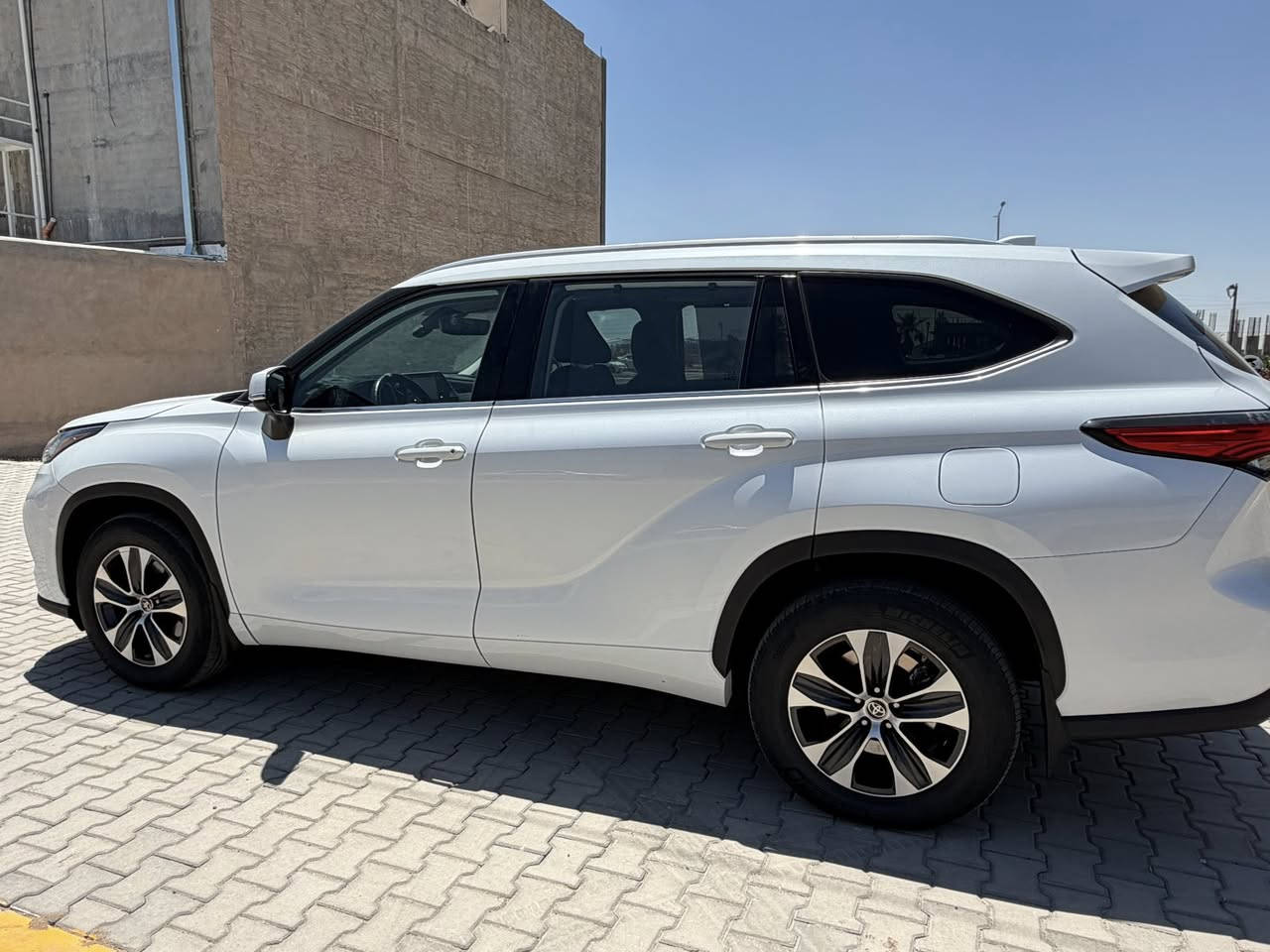 هايلندر 2022 أمريكي
كلين تايتل كفاله عامه من كلشي

6سلندر 3500

اخر اصدار بمحرك 6V

ماشيه 42ألف

مكاني تكريت 

السعر365ورقه

***********
