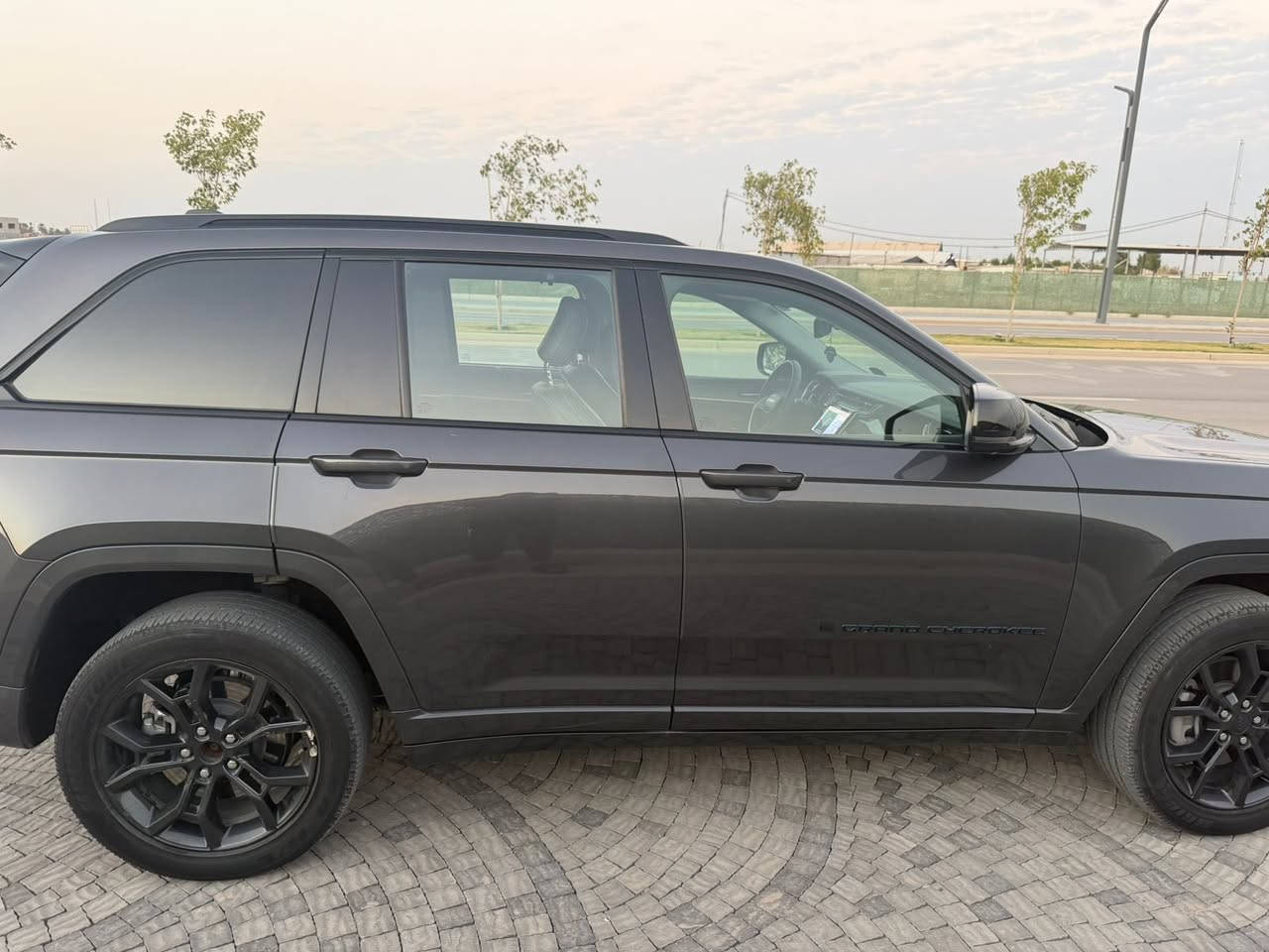 ‏‎وارد امريكي 🇺🇸
‏‎اللون :  فيلي 

‏‎الموديل : 2024

‏‎المكينة : ستة سلندر 3,6 لتر

‏‎الممشى : 21 الف بعدها زيرو 🆕

‏‎الحادث : مثل مموضح بل صوره 

‏‎المواصفات : 

-دواخل جلد 
كشنات تدفئه 
ستيرن تدفئه 
‏‎- تحكم ستيرن
- دخول ذكي
- لايت زنون 
‏‎- بصمة 
-شاشة جبيرة 
‏‎- رادار جانبي
‏‎- رادار خلفي 

‏‎- تشغيل عن بعد

‏‎- شاشة ابل كار بلي 
كامره اماميه 
‏‎- كامرة خلفية عدد 2
-فتحه بانوراما 
‏‎- سنتر لوك
‏‎- مثبت سرعة
رقم بغداد الجديد
سعر : 377$
‏‎العنوان : بغداد
‏‎للاستفسار : ***********
