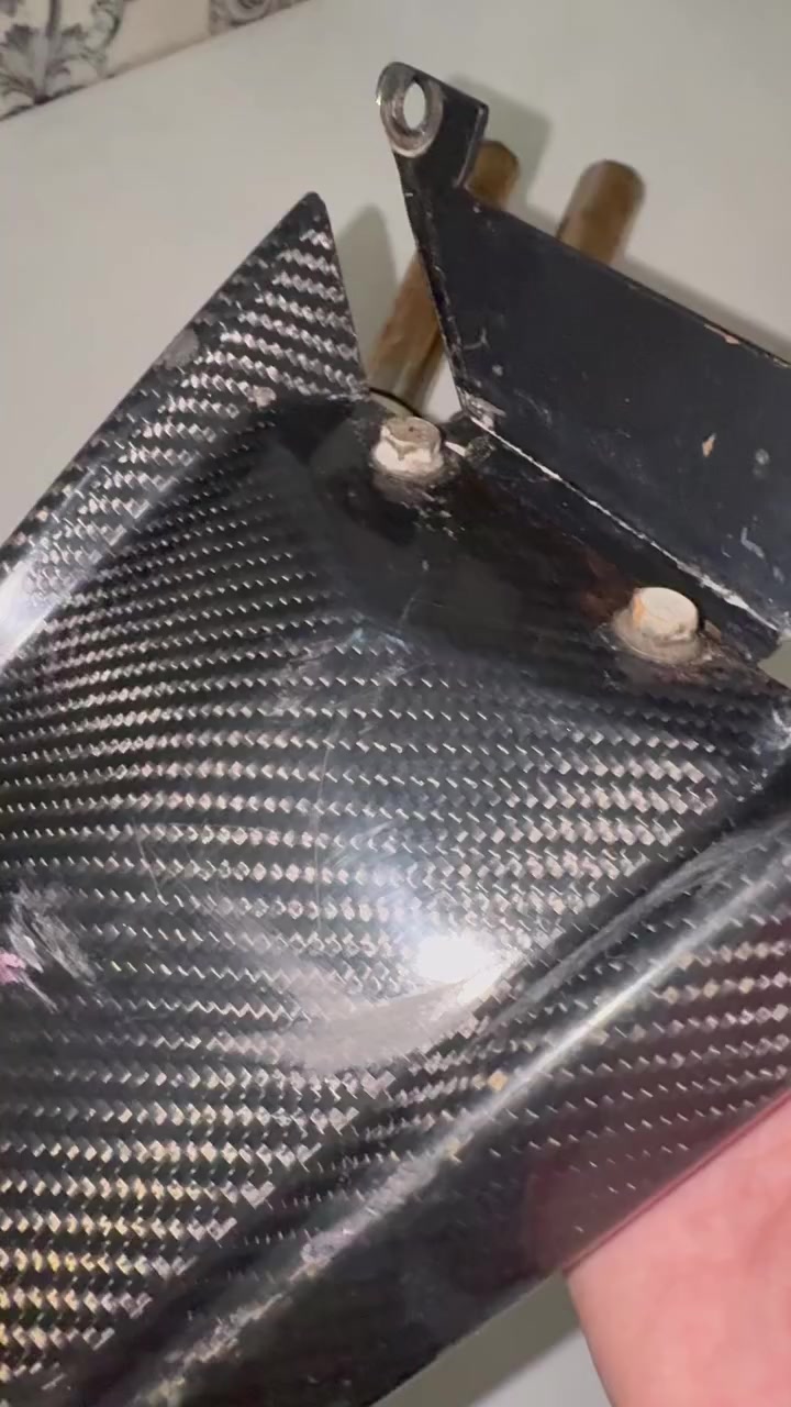 صدر RGS ذهبي كامل مكفول
وجاملغ كاربون هوه والقاعده الاصليه ثقيله كابون حقيقي اصلي مو تجاري 

مكاني بغداد 
***********
