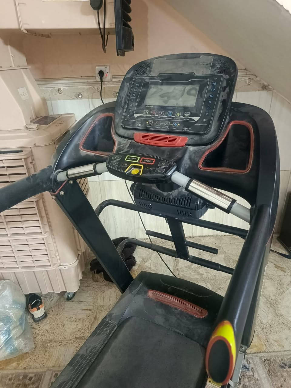 مرحباً حبايب جهاز جري للبيع جديد ع فتحتة الكارتون استعمال بسيط جدا جدا وكلشي بي شغال مضموم وممستعمل بس شي بسيط وبي فديو موضح شوفوا الشغل مالته 
السعر 250,000 ميتين وخمسين وبي مجال بسيط 
حبايب متلگونه بهيج سعر بس الناس متوازين ع الفلوس ويريدون يبيعوا بهيج سعر للتواصل ع الرقم *********** وبي واتساب
