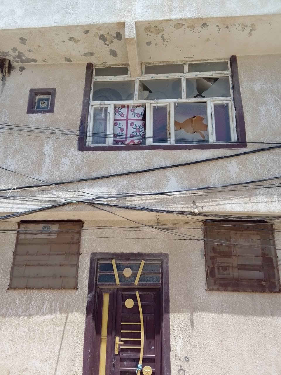 السلام عليكم بيت مساحه 50 قرب الحولي ابو مهدي المهندس فلكه الصدرين  يبعد عن كنطرت سلام 5دقائق بيت طابقين صب كونكريك ***********
