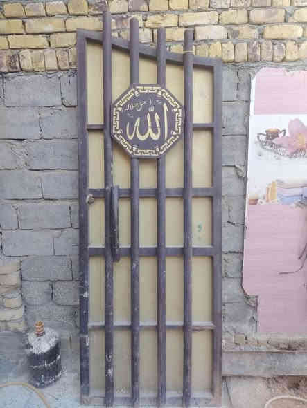 باب سلايت مترين ونص كلش نظيف محتاج بس صبغ السعر ٤٠٠ 
حي الجامعة قرب فلكه السيطره 
***********
