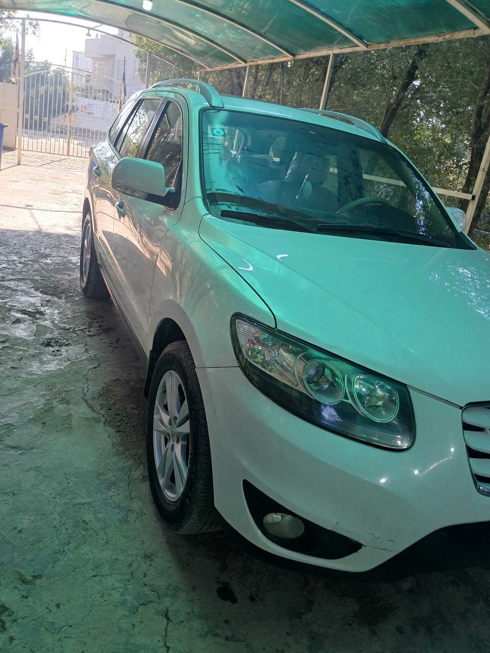 السلام عليكم هونداي سنتافي موديل 2011 السياره 6 سلندر سبعه راكب تحكم جهتين تبريد ثلاث قطع تفاصيل السياره بالمنشور واللي يحب يتصل على هذا الرقم***********
