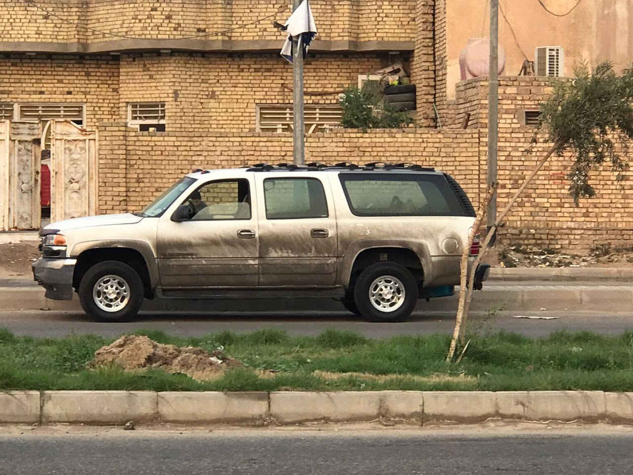 السلام عليكم جمسي  فحل 2003 سيارة جديدة وجاهزة محرك 8100 كير 1000 تخم تاير تلوب ياباني تبريد ثلج حدادية حلوة غرفة حلوة رقم بغداد سنوية منتهية 2022 أجرة
السيارة بيع او مراوس حسب القناعه متواجد على الخاص   رقم الهاتف ***********       ***********
