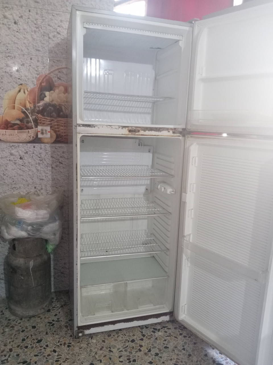 عندي ثلاجه للبيع نضيفه وشغاله وعل فحص حجم كبير اريدها ب150وبيها مجال الاتصال على الرقم الموجود 0811588930


**إذا كنت صاحب هذا الإعلان وتريد حذفه لأي سبب، رجاءا أرسل رسالة إلى الدعم الفني**