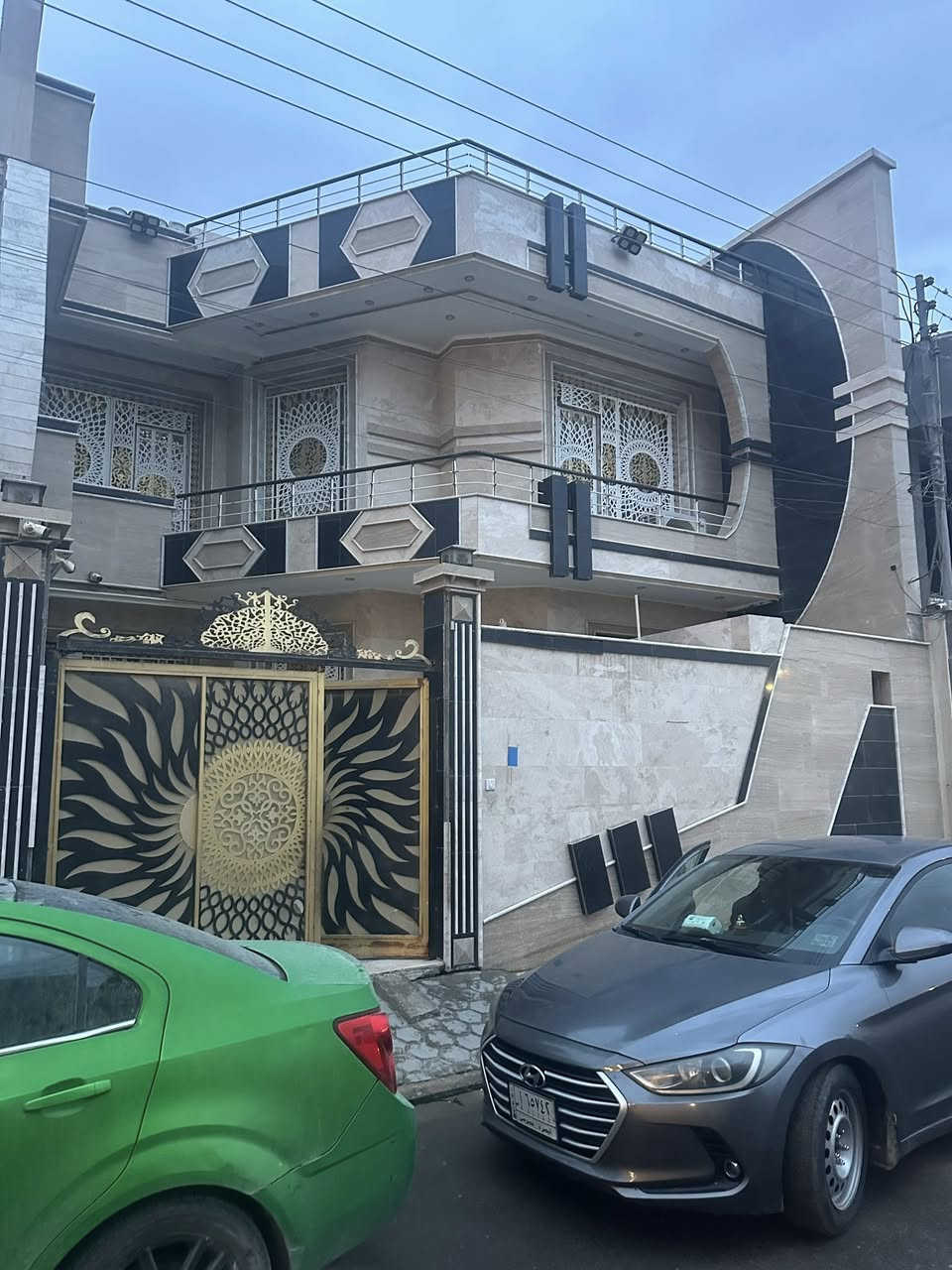 يوجد دار البيع مساحه 200 م البصره حي الزهور مقابل طب العدلي تفاصيل الدار 4غرف وصاله عدد2 وستقبال مطبخ حار وبارد وحمامات 4الاستفسار عن السعر الاتصال على الرقم ***********
