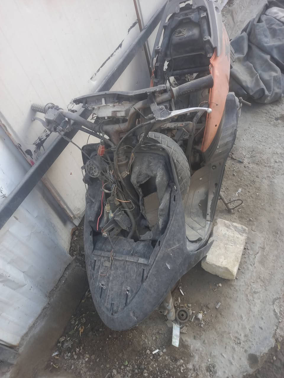 السلام عليكم من رخصه الادمن دراجه فراشه كفرات كامله ابيعكم كوم حديد السعر 150 وبيها مجال مكاني رحمانية الجعيفر
***********
