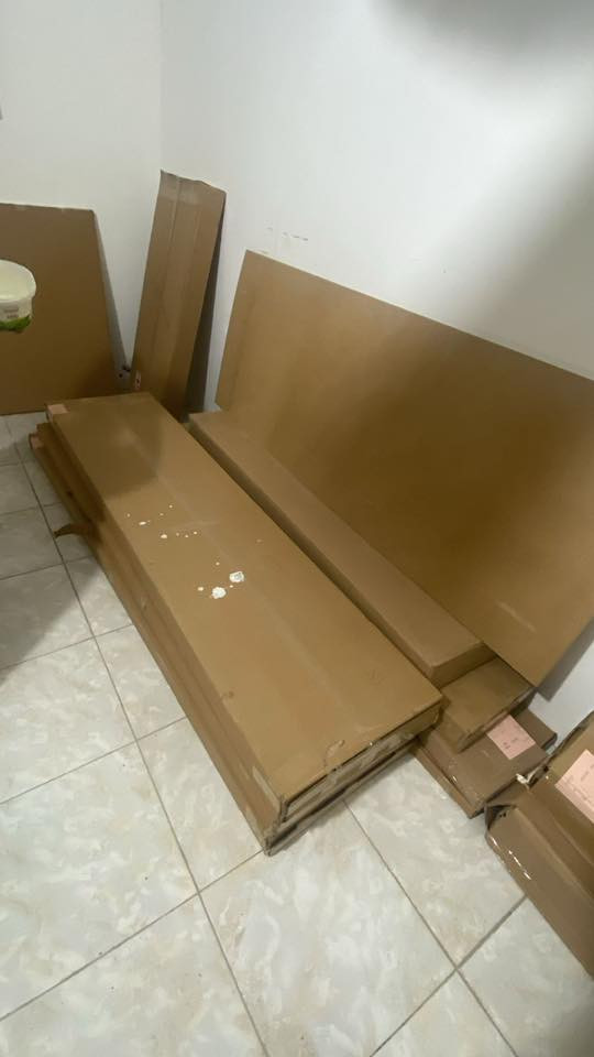 السلام عليكم 
غرفة نوم تركية جديدة 

📦 تتكون من 10 قطع بعدها مامفتوحة بالكارتون
💰 السعر: مليون وربع وبيها مجال بسيط إن شاء الله

📞 للاستفسار:
📱 ***********
📩 أو راسلنا خاص
