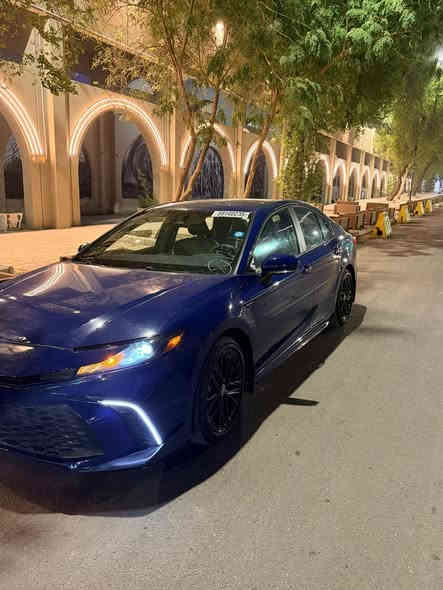 كامري 2025 فئة se للبيع  الشكل الجديد 
وارد امريكي دعاميه فقططط وبارد بخشم البنيد 
صور الحادث مرفقه في المنشور 
ماشية 2500 ميل زيروووو
مرقم بغداد
المواصفات 
رادارات 360 درجة
رادار أمامي تفاعلي (نظام منع التصادم)
نظام المحافظة على المسار
نظام تنبيه النقطة العمياء
تنبيه حركة المرور الخلفية
فرامل ABS + توزيع إلكتروني للفرامل EBD
نظام مانع الانزلاق
8 وسائد هوائية 
Adaptive Cruise Control مثبت سرعة ذكي
حساسات ضغط الإطارات TPMS
محرك 4 سلندر 2.5 لتر هايبرد بقوة 225 حصان 
نظام دفع أمامي
شفتات بالستيرن 
دخول ذكي بصمة 
معدل استهلاك وقود ممتاز
شاحن لاسلكي 
Apple CarPlay / Android Auto
نضام ملاحة GPS
داشكام بلادي ( كامراة تصوير الحوادث الامامية )
كشنات جلد 
كشن كهرباء مع 8 وضعيات
تبريد منفصل للسائق والراكب مع تبريد خلفي 
شاشة وسطية مع شاشة ديجتال للعدادات 
ويل قياس 18” 
فرشات ارضية للداخلية والصندوق اصلية جاية معاها 
وبيها كثير مواصفات
مكان السياره بغداد/حي القاهره ***********
