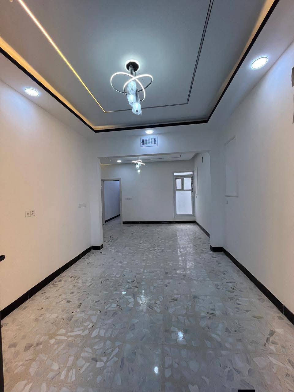 🏢 دار سكني       
📍 الموقع: حي السماح قرب مشروع الكهرباء 
📐 المساحة: 100 م² | واجهة: 5 م
🔹 طابق واحد (كراج واستقبال مطبخ صالة وغرفة نوم وصحيات 
📲 واتساب مباشر (مراسلة/اتصال):
👉 https://wa.me/9647731012644
📞 اتصال مباشر:
📞 tel:***********
📞 tel:***********
📞 tel:***********
مكتب عمار الهزاع لتجارة العقارات والبناء
حي السماح سايدين بانزيخانة المشاعل قرب جامع طه

