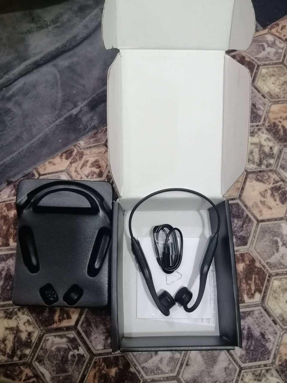 سماعه وتربرو ماركه فويستيك بلوتوث ذاكرت السماعه 32كيكه غنيه عن التعريف للبيع اعله سعر وبل عافيه عل ياخذه ***********
