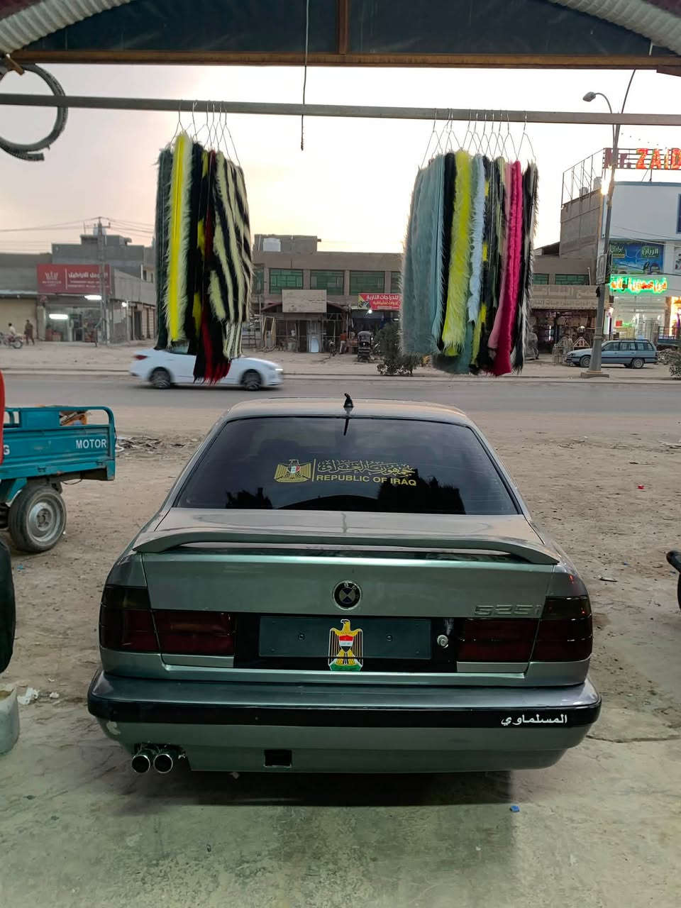BMW 525 (E34)
المحرك: مسكر عدل

 الكير: أوتوماتيك

 اللون: نفطي 🩶

 المظهر: بجم عريض

 التكييف: تبريد ثلج ❄️

 الكهربائيات: شغال من الدعامية للدعامية

 الرقم: أربيل شمالي

 السنوية: ساقطة (تحويل شوكت ما تريد)

 الغرامات: عليها غرامة 5 أوراق (تتنزل من السعر)

 المكان: بابل 📍

 السعر: 55 ورقة ($5,500) وفيها مجال

 رقم التواصل: ***********
