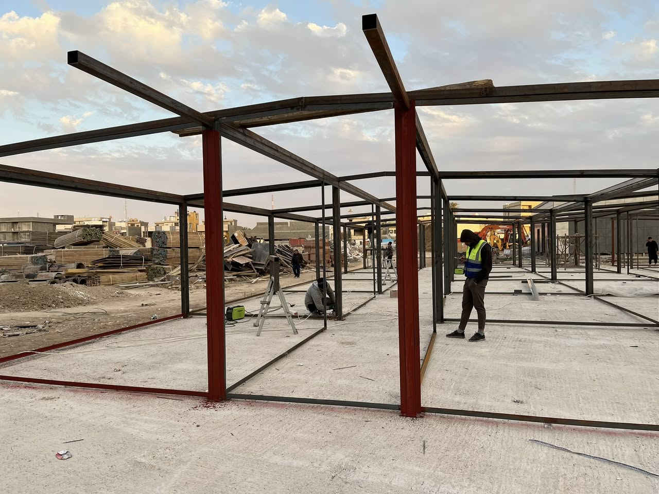 سلام عليكم كادر حدادين كرفانات التجهيز المجمعات السكني ***********
