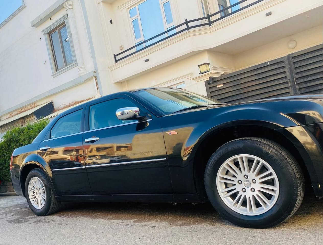 2010 مكفوله جاهزه من كلشي 
145 وبيها مجال بسيط 
سياره جديده معنى الكلام
للإستفسار اكثر اتصل ***********
