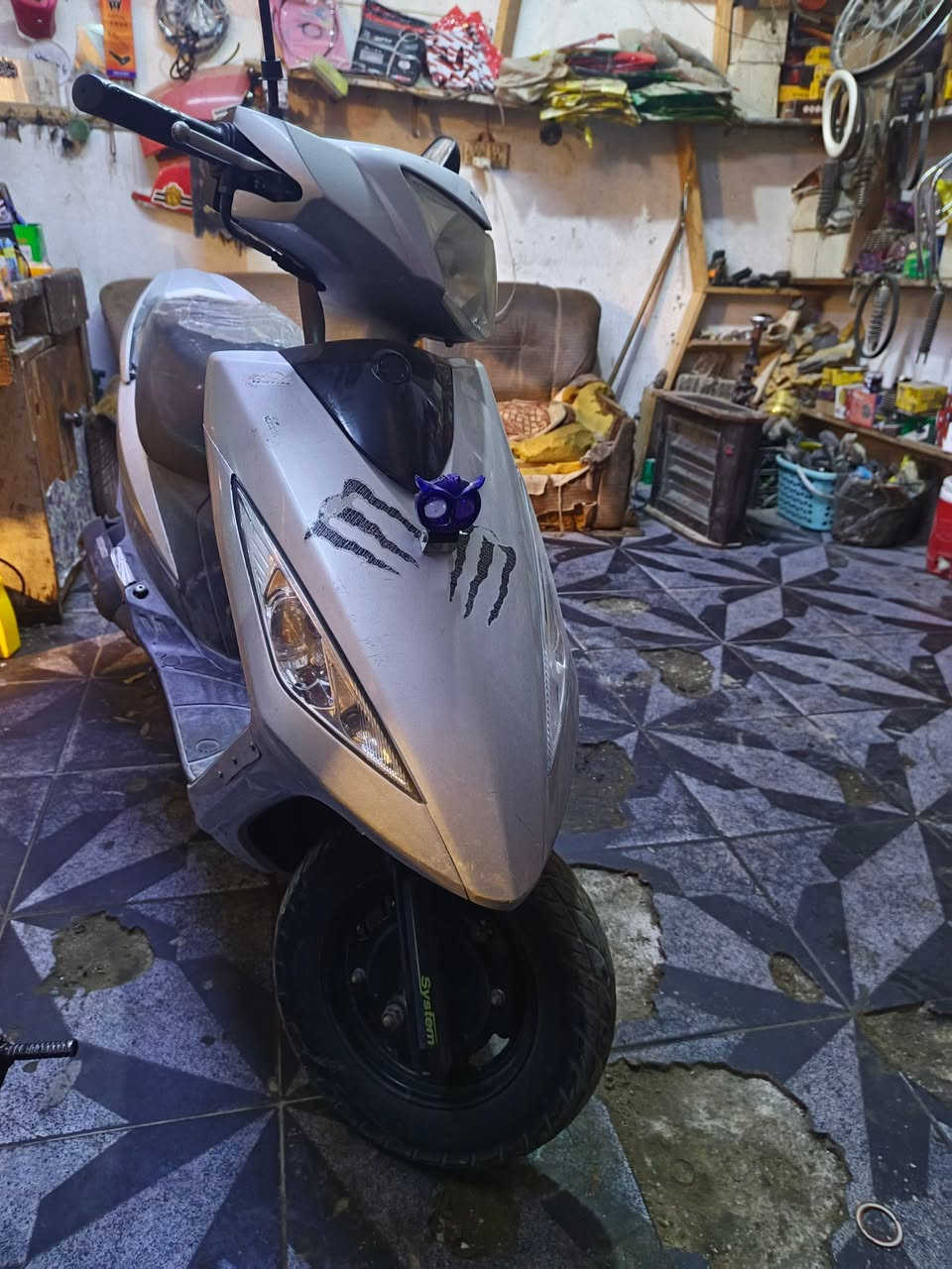 س.ع درجه سيام ياباني
كهربائيات شغاله سلف هندر 
اوراق 
السعر ٥٠٠وبيه مجال قليل
***********
