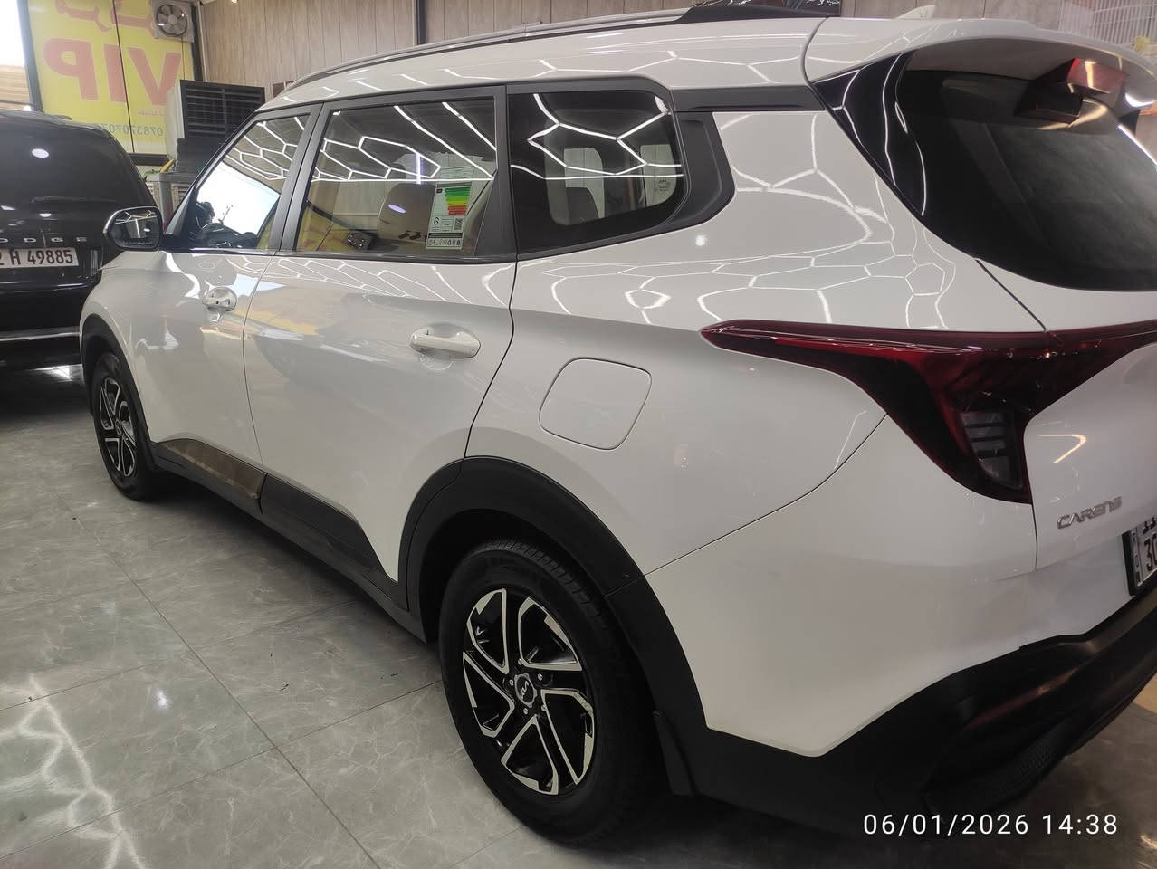 تحيه طيبه
كيا كارينز 2023 رقم بغداد الدولي 
7 راكب 
وارد خليجي   
ماشيه حاليا 59الف فقط 
مكفوله من الصبغ والتبديل فقط بارد 
 المواصفات لمن يود الاطلاع عليها 
. بصمه 
. تشغيل عن بعد 
. 7 راكب 
. تبريد مركزي 3 قطع 
. كشنات مخمل ومطعم جلد
. حسات امامي خلفي محيطي 
. كامرا دواره  
. شاشه عربي تدعم جميع البرامج 
. اريل نفكيتر 
. تحكم ستيرن 
. اوامر صوتيه 
. تثبيت سرعه 
. ويل فراشه 
. مري كهرباء 
. بك لايت ليد 
. العده والسبير غير مستخدمات والسياره من هيه زيرو مغلف الارضيه جلد نوع جدا ممتاز 
السعر 170 وبيها مجال قليل 
للاستفسار ***********
