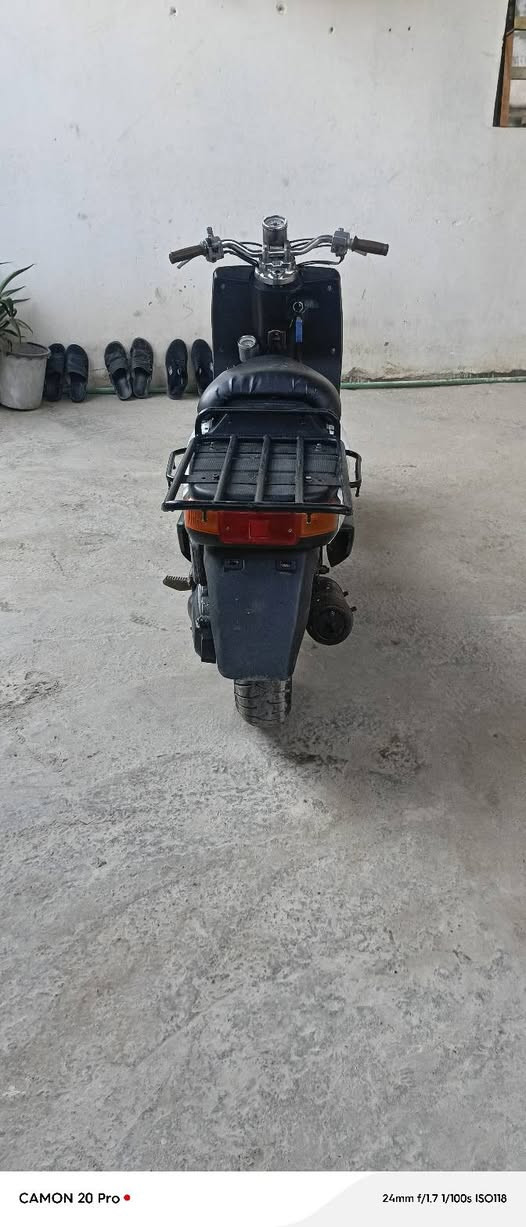 سلام عليكم دراجه بيكم ياباني السرعه 60 دراجه كامله كلهة شغاله اشاير عالي ناصي  المكينة ناعمه خرسه ماتسمع بس صوت الصالنصه تايرات جديد ابريكات بل مكان الطوافه البانزين شغاله الكيلو مترات شغال الدراجه حلوه احله من الصور مال جناي المكان اديالى بعقوبة باب الدرب *********** السعر 375 وبيها مجال
