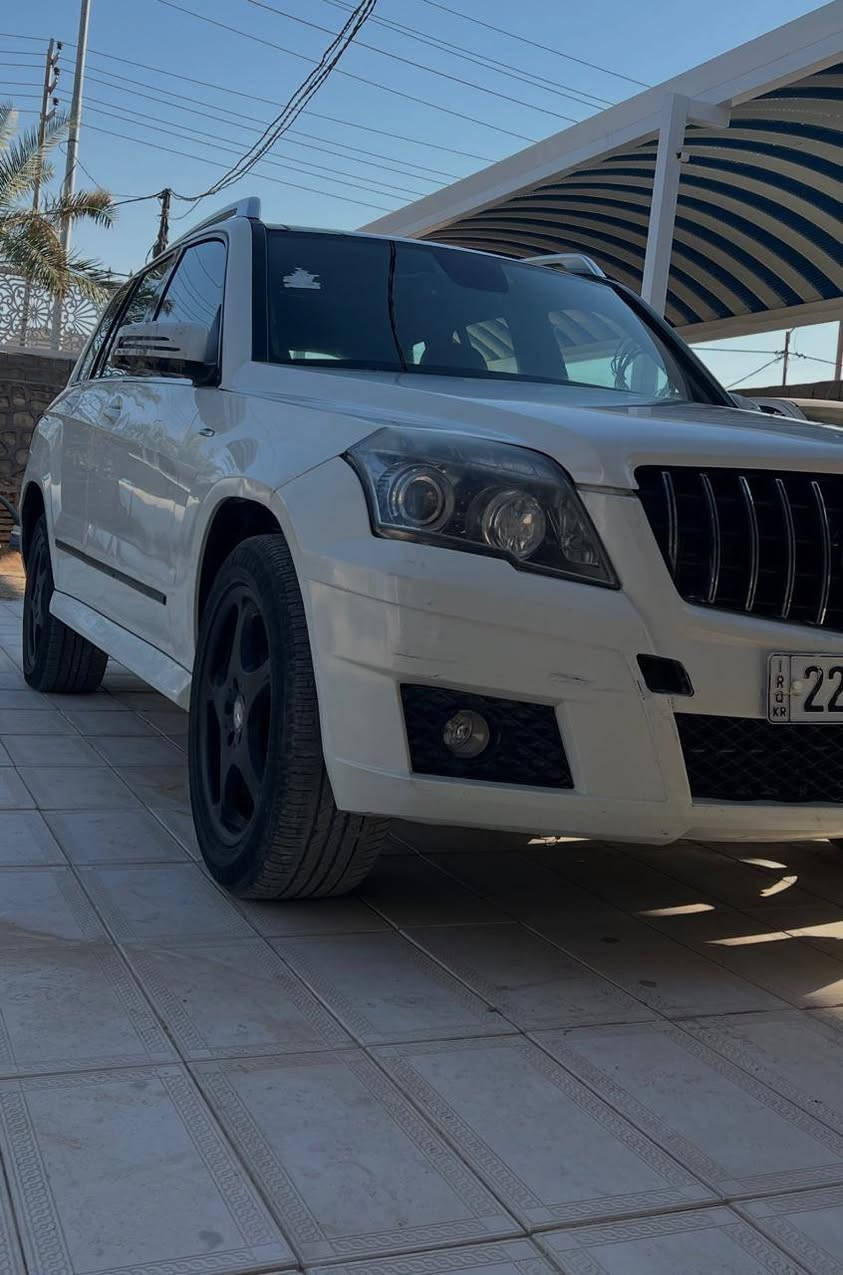 السلام  عليكم
مرسيدس بنز 330 Mercedes Benz    Glk 
موديل 2009
رقم أربيل هزه جديده. رقم دولي 

السيارة نظيفة جدا 
2 بصمة معاها 
داخل اسود جلد 
شاشة تحديث من شركة مرسيدس 
شاشات خلفية
 ابواب بصمة 
تدفئة كشنات أمامية
محرك   3000  Vvti
6 سلندر
سيدي جنجر 6 أقراص
شاشة كبيرة وسطية وكاميرا خلفية 
حساس مطر
نظام اقتصادي
ليد أمامي
تحكم ستيرن 
مثبت سرعة 
ويل كب 20
بانوراما  2 فتحه 
تخم تاير جديد مع ويل اجنبي 
و بطاريه جديده 
وارد امريكي   ضربتة دعامية ومبدله نفس اللون 
صبغ ربع بنيد 
الباقي مكفول 
اعلى فئة في glk 
السعر 110 ورقه 
مطلوبه 5 ورقه ينزل من السعر 

مراوس ب اقل لان محتاج فرق 

بغداد السيديه 
او. النجف حي الغدير 
***********
