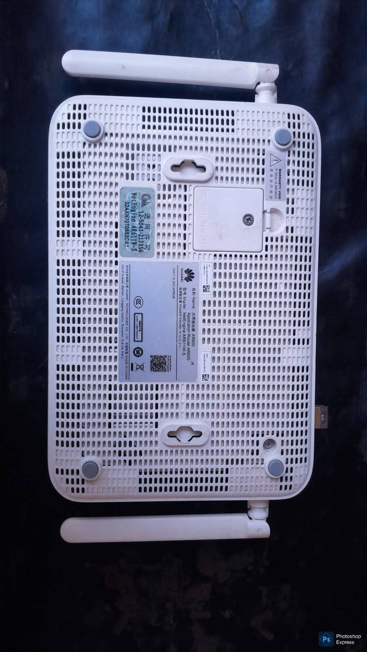 للبيع 
راوتر هواوي NetEngine AR611W-S 
​الموديل: AR611W-S
​الأداء: سرعة توجيه تصل إلى 2Gbps.
​المنافذ: 4 منافذ Gigabit + منفذ SFP للألياف الضوئية (Fiber).
​الواي فاي: يدعم تقنية AC Wave 2 لتغطية قوية وسرعة عالية.
​الميزات: يدعم SD-WAN، جدار حماية (Firewall) متطور، وخدمات VPN متكاملة.
​الحالة: مستعمل (نظيف جداً) كما موضح بالصور.
​سرعات جيجابت (Gigabit).
​يدعم إنترنت الألياف (Fiber) والـ DSL.
​واي فاي قوي جداً ومستقر.
​يدعم ميزات VPN و Firewall.
​
السعر: (180)
للتواصل: (0960698528) مكالمات واتساب


**إذا كنت صاحب هذا الإعلان وتريد حذفه لأي سبب، رجاءا أرسل رسالة إلى الدعم الفني**