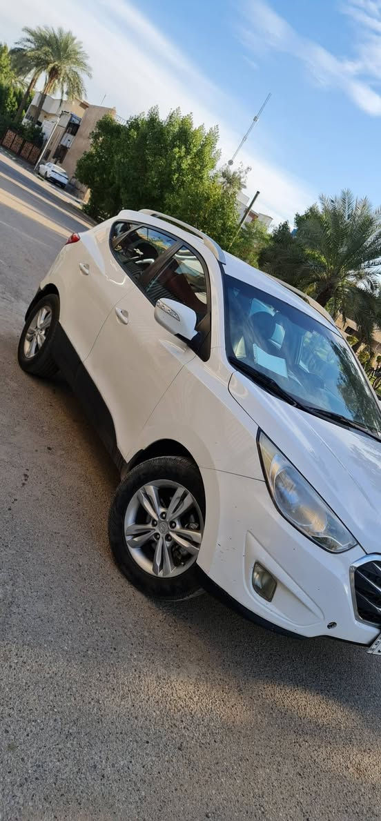 السلام عليكم توسان 2014خليجي 
رقم اربيل الجديد بسمنه شاشه كاميرة 
صدر خلفي ومامي جديد تخم تاير جديدة باتري گير محرك 2400 خير من الله 
مكاني بغداد الكرخ للاستفسار السعر 143
***********
