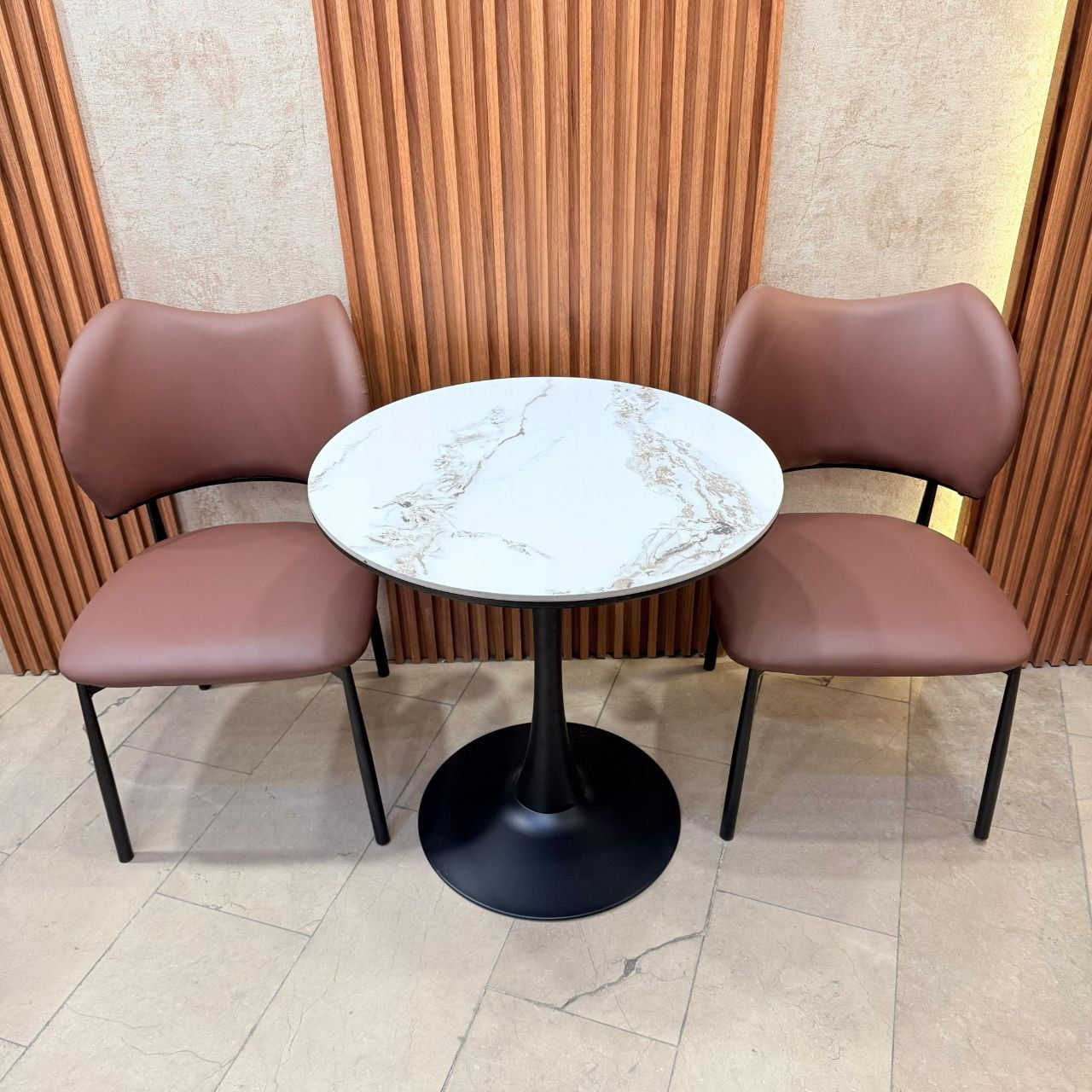 سيت استراحه فندقي 2+1

سطح الميز رخام مزجج 
قياس الميز 70 سم 
دوشمه جلد رجل حديد
 
يوجد توصيل لكل محافظات العراق


**إذا كنت صاحب هذا الإعلان وتريد حذفه لأي سبب، رجاءا أرسل رسالة إلى الدعم الفني**