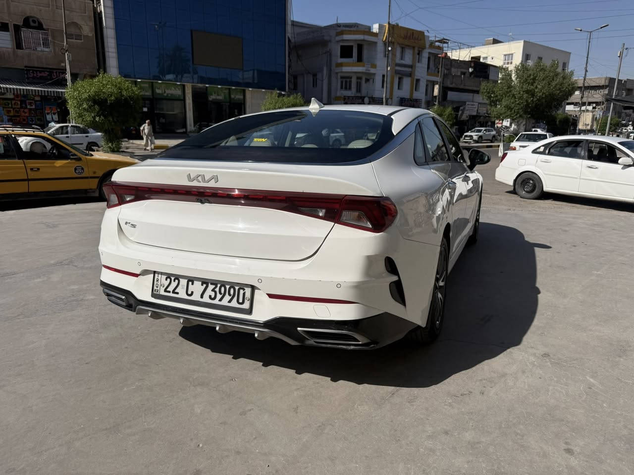 K5 موديل 2022 خليجي كلين تايتل بدون قطرة صبغ فقط يحتاج بارد اماكن موضح بالصور
محرك 2000 دووش
كير AT
داخل جلد ابيض
مود درايف 5 وضعيات قيادة
مثبت كروس سرعة
كشن كهرباء
لايتات كشاف ضباب
رادار امامي
رادار خلفي
مري شفط
حماية سرقة
آبل كاربلاي 
تبريد امامي خلفي منفصل
فتح صندوق ذكي عند الاقتراب 
ترحيب اثناءءتشغيل سيارة
كامرة داش كام داخلي وخارجي امامي خلفي
حساس ضغط الاطارات
ABS مانع انزلاق
سيارة خير من الله كلش نضيفة وجديدة مال جناي 
مكان شارع بغداد الربيع الحرية
 السعر 173  وبي مجال لشراي
رقم اربيل وسيارة بأسمي تحويل ثاني يوم
هاتف ***********
