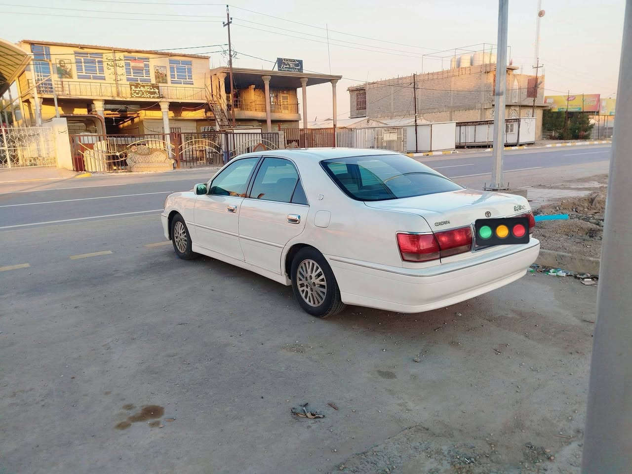 تيوتا كراون ملكة للبيع او مراوس
السعر 75 ورقه وبيها مجال 
مدفوع كمركها قرص واصل باقي تشتريلها رقم  
مكفولة من الكص ونقل الجثة والاصوليات 
شاصي 175 
اربع دكم 
بردة خلفية 
مري كهرباء شفط 
اربع كشنات كهربائي 
تدفئة .تبريد شغالات
تخم تاير جديد 
كهربائياتها شغالة كلها 
حدادية 80%
رقم بغداد 
ملاحضة: محرك بي بداية تبخير والسيارة مصبوغة عام .
موجود علفيس راسل وبلخدمه .


**إذا كنت صاحب هذا الإعلان وتريد حذفه لأي سبب، رجاءا أرسل رسالة إلى الدعم الفني**