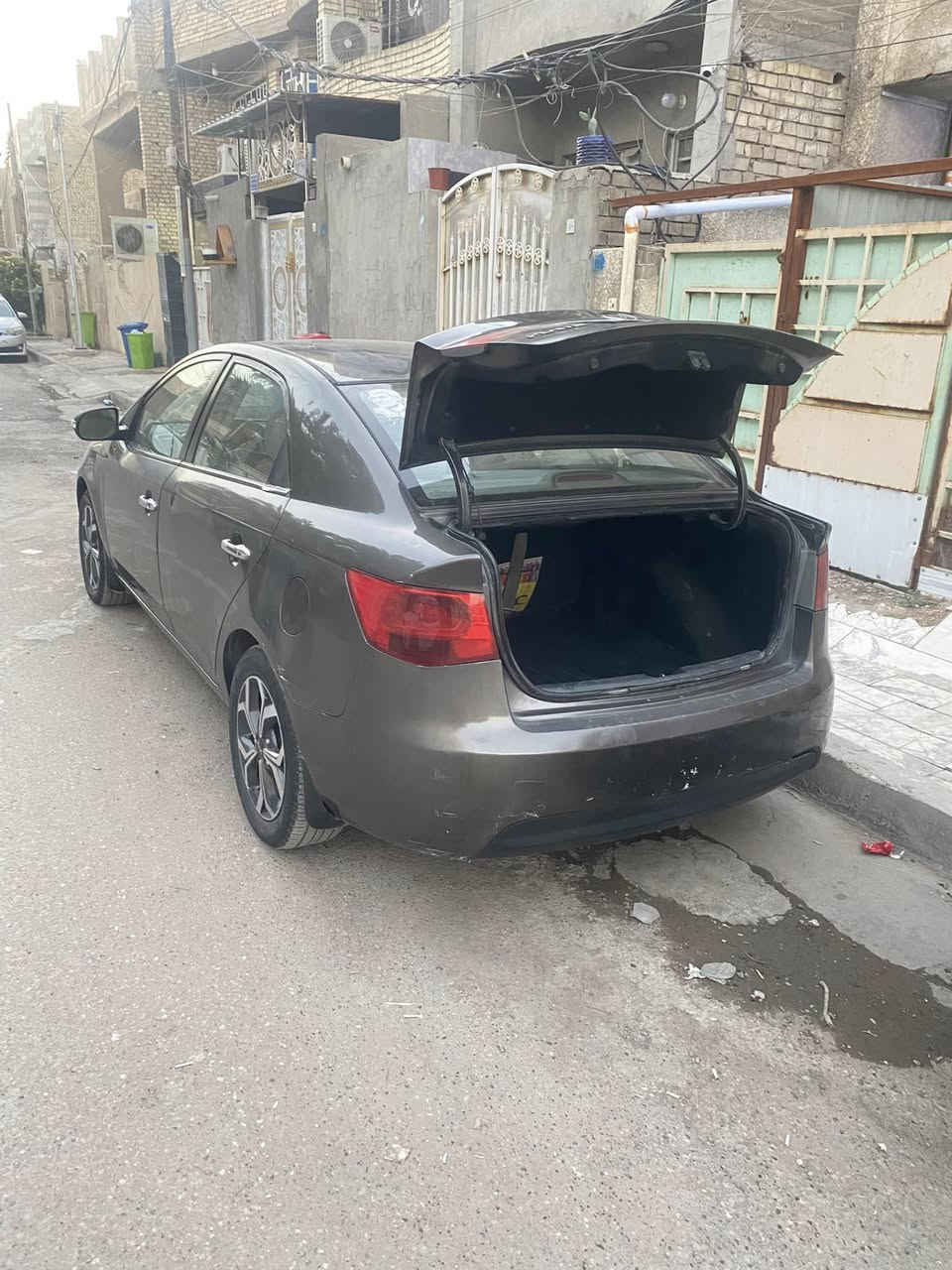 السلام عليكم فورتي أمريكي 2010 
مكينه دوش 2000 جديده وكير لا تنقيص ولا شي 
منظومه تبريدجديده  ومنظومه تدفئه جديده 
تخم تاير جديد وبطاريه جديده 
وبسمي السياره (غير التحويل المباشر ماأبيع )
مصبوغه احزام 
صدر نضافه 70/100
السعر 85وبي مجال قليل بيع بدون امراوس
المكان بغداد البلديات نت ماعندي ***********
