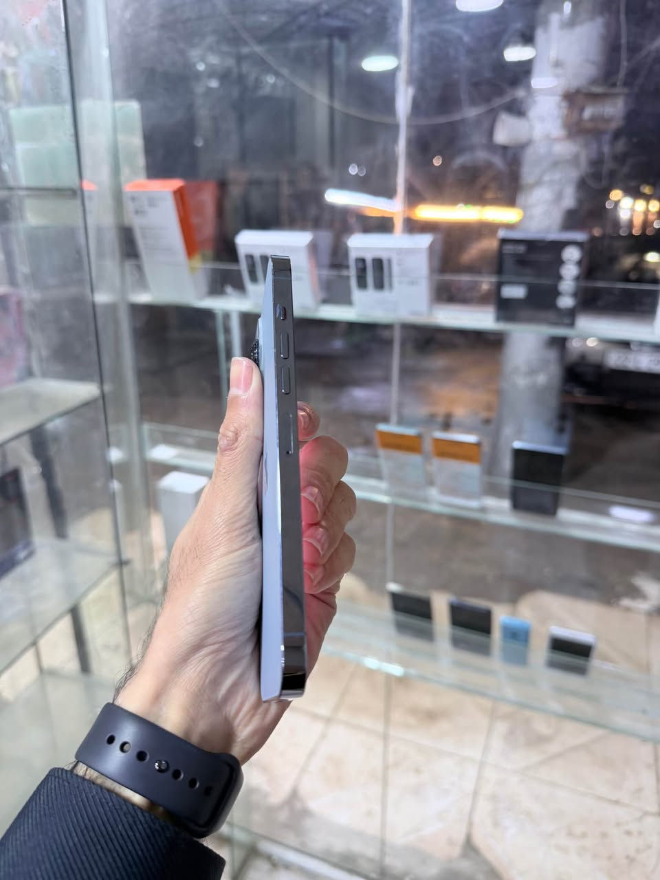 ئایفۆن 13 پڕۆ ماکس 128 گێگا یەک سیم
شتێکی جوان و بێ کێشە زەمانی کۆمپیتەر و هەوا
 پاتری 89 تەنها یەک تۆز ووردە 
شوختی بچوکی جامی هەیە نرخی 399 دۆلار
گەیاندن هەیە ناونیشان هەولێر قەڵاتی نوێ
مۆبایلی هاوکار ژمارە مۆبایل 📱*********** أربيل, العراق
