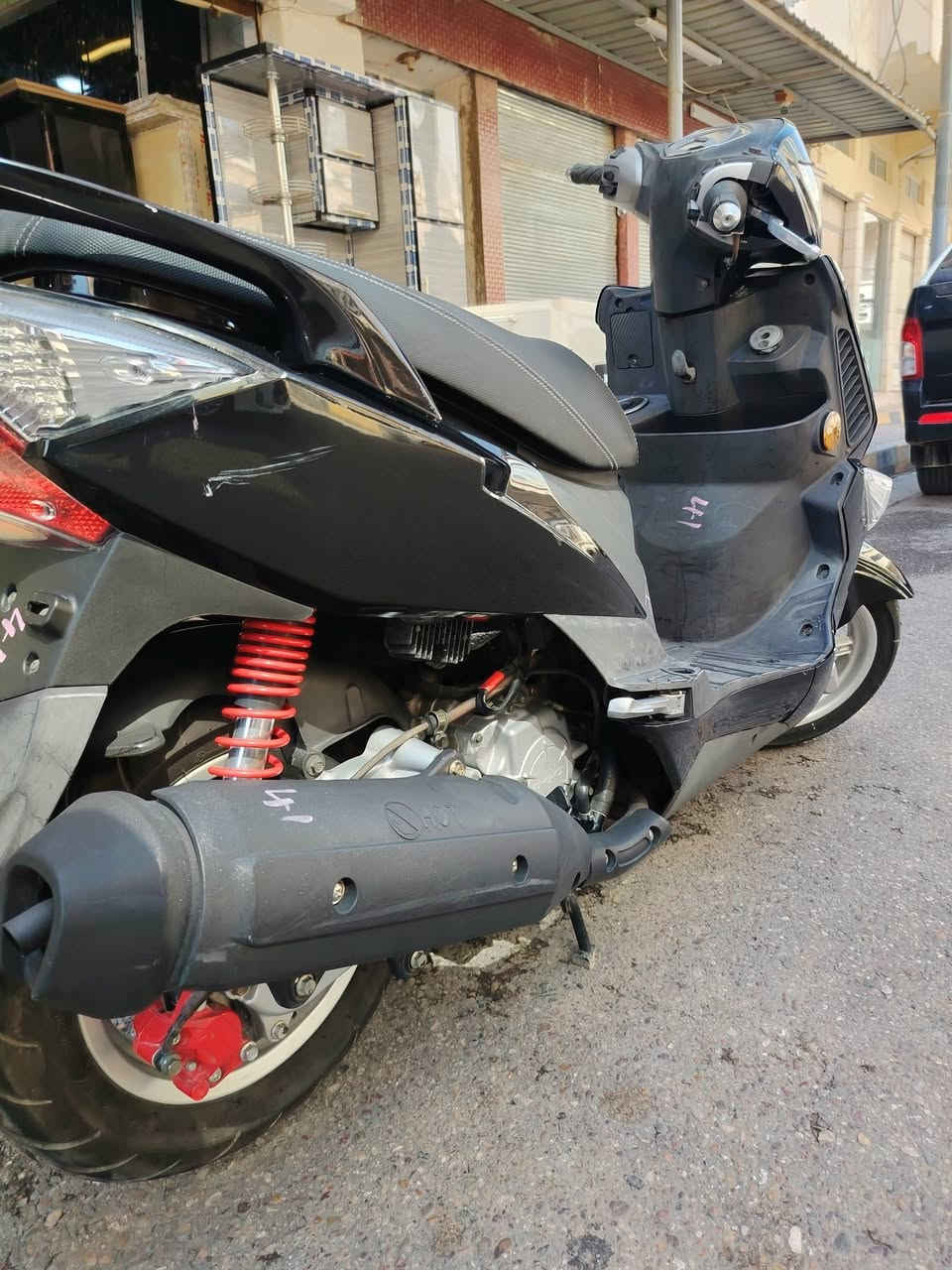 سلام عليكم
دراجه PGO دراجه مكفوله كفاله عامه 
ماشيه 9350 وقابله للزياده 
كله بلاديه الدراجه صار سبوعين من اخذته رمبه 
السعر 975 وبيه مجال بسيط 
العنوان الرمادي 
***********
