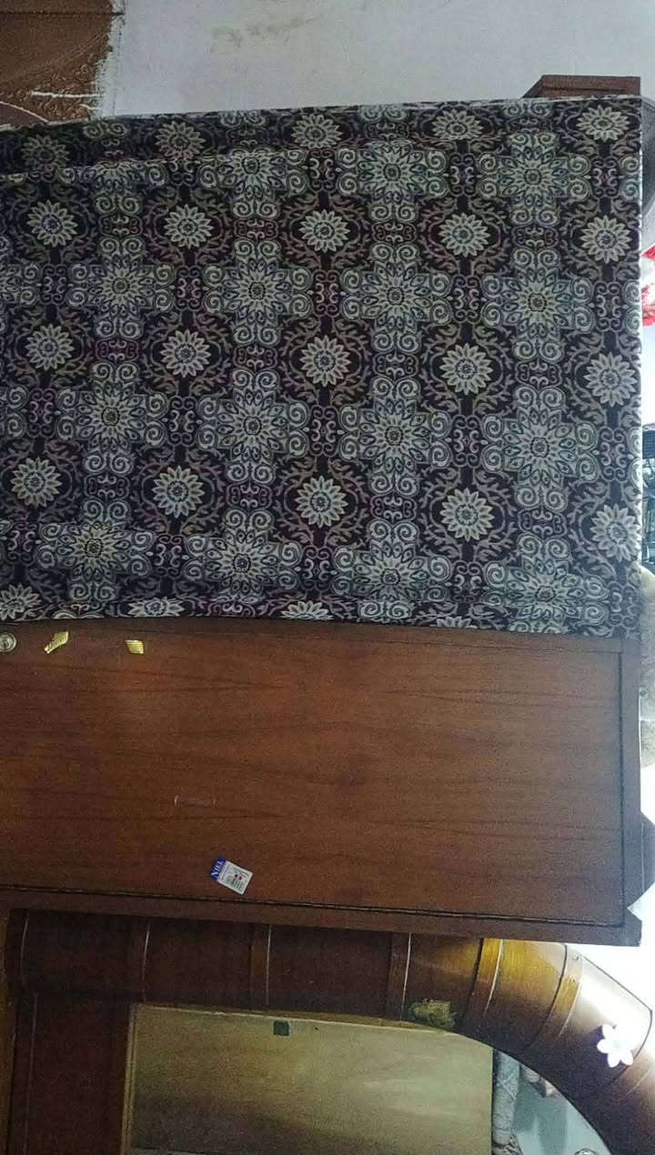 السلام عليكم  غرفة اخشاب نضيفه كامله و الدوشك ويه الجربايه للأستفسار: ***********
