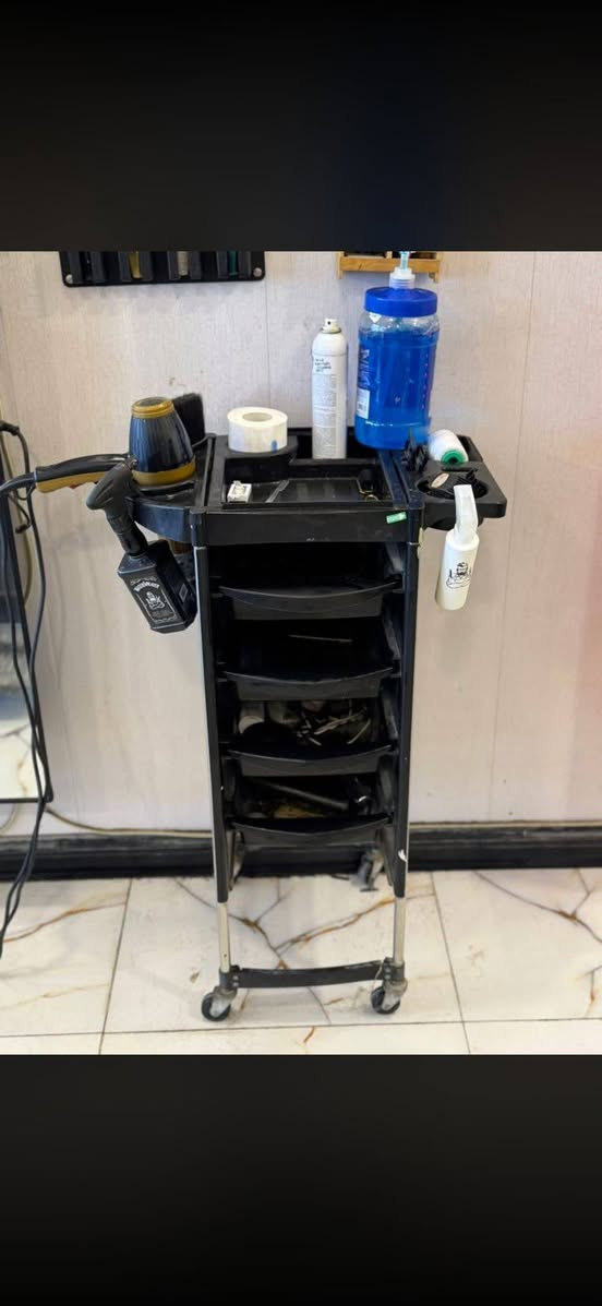 سلام عليكم بيع رفوف عدد ٢ عرض متر ورتفاع مترين   سعرهن ١٠٠ 
  ٣ عرباين  كولش نضاف سعر الوحده ٢٥    مكاني نجف   لاستفسار ***********
