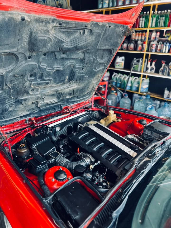 Bmw525
مۆدێل 1992
چوار تایەیی تازە بۆ گۆراوە 
چوارجام کارەبا 
شەش کەلە 
لایت کریستالی ناورەش و ئەلقە 
گێر ئۆتۆماتیک
سلاید 
ناورەش و ناوی داشبۆردی پاک ماوەتەوە 
سەنەوی بەسەرچوە و ١٨٠ هەزار غرامەی تێدایە دوای معامەلە بۆت دەگێرینەوە 
بەناوی خۆمانە کێشەی تەحویلی نیە 
نرخی 55گەلاو معامەلە 
چاملغی دوای سایەق بۆیاخە و چاملغی پێشەوەی سەکن گۆراوە 
سەیارەکە مالی دۆستە 
ئەگەر مشتەریت پەیوەندیم پێیوە بکە 
***********
شوێن: ناحییەی تەکیەی کاکەمەند / نزیک چەمچەمال
