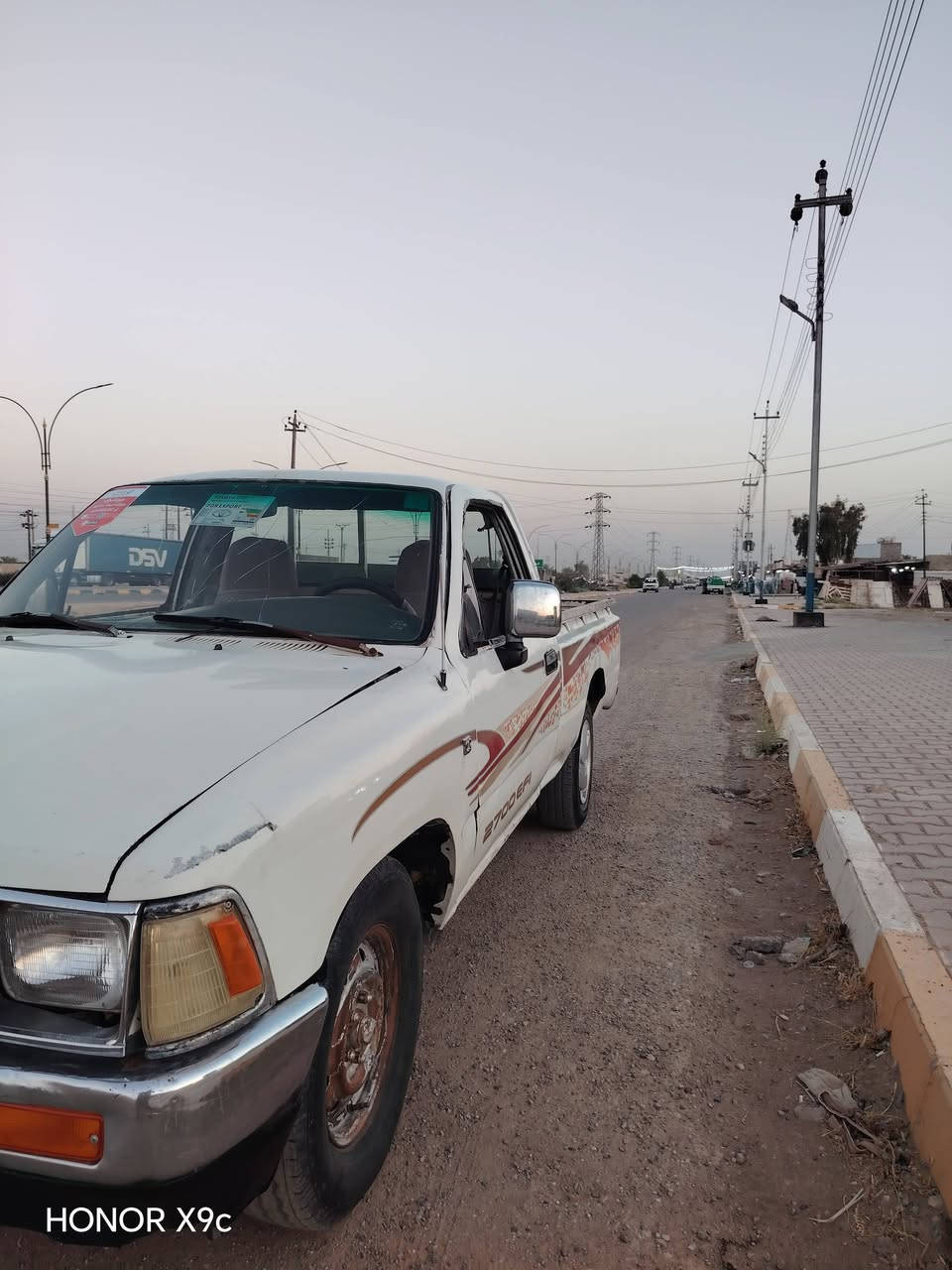 السلام وعليكم للبيع بيكم موديل 1989 رقم صلاح الدين سنويه لل 2028 مشروع وطني  مصبوغه عام اثر جراد محرك كروسيده 4 كير شاصي مكفول سياره خير من الله ما بيها اي نقص مكان السياره ديالئ والشراي يدلل ***********
