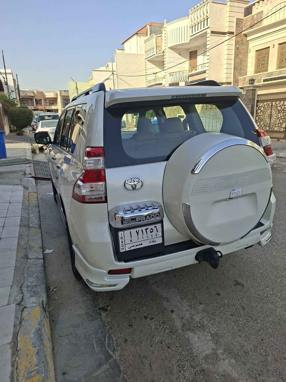 السلام عليكم .برادو ٢٠١٠ كويتي Txl محدثه ٢٠١٧ للجماليه انا حدثتها  وصور قبل التحديث موجوده حدثت يم الاخ حسين ناظم غراضها البلاديه كلها موجودات فول مواصفات ٦ سلندر جلد فتحه دبل تانكي معمول للسياره ادامه كامله السياره مكفوله من الصبغ تخم تاير جديد ماشيه ١٦٩٠٠٠ قابل للزياده السعر ٢٨٠ ورقه بيها مجال رقم بغداد باسمي واتس  ***********
