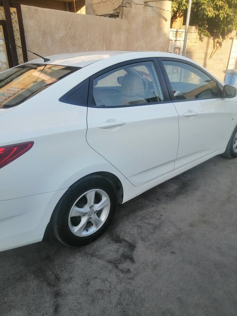 اكسنت ٢٠١٢ بلو خليجي محرك كير تبريد صبغ الدوسه جهت السايق فقط ***********
