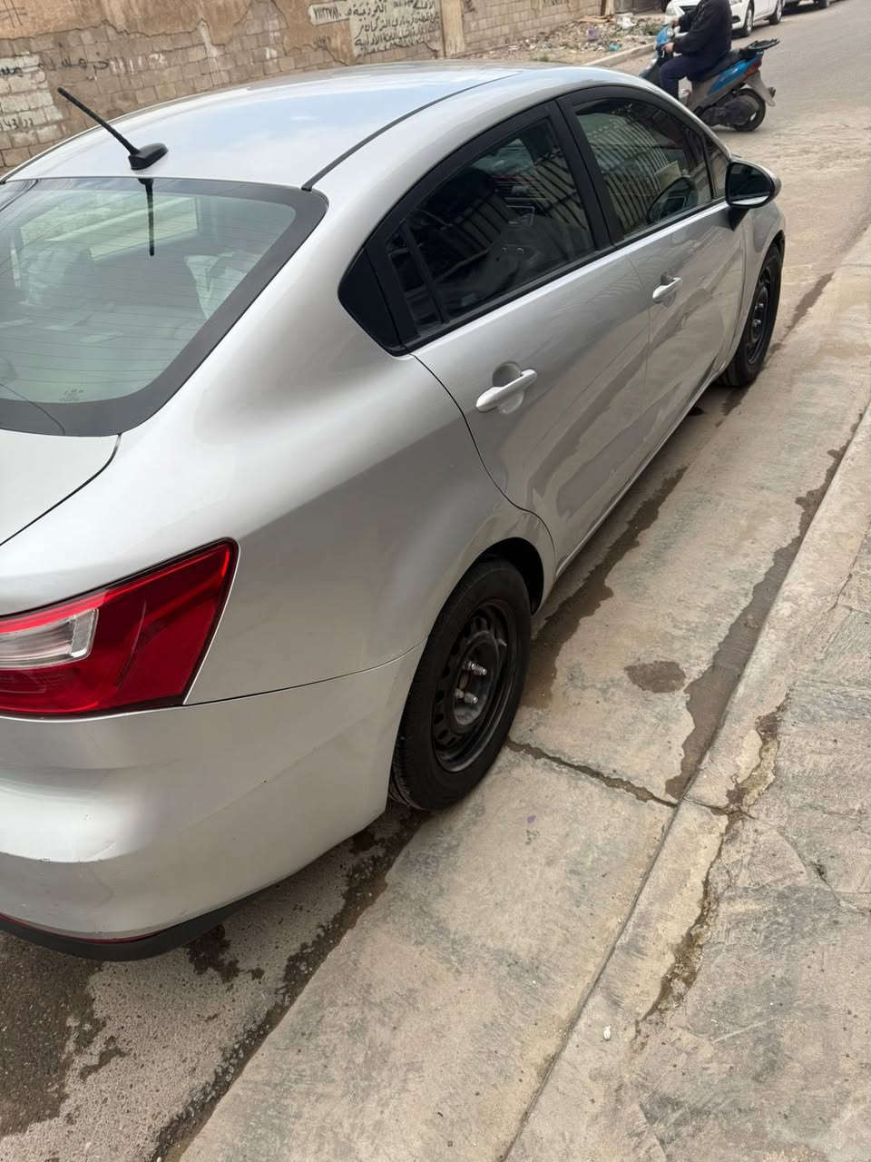 سلام عليكم كيا ريو 2017 وارد امريكي محرك 1600 GDI رقم بغداد باسمي سيارة ضرر وصبغ موضح بل سونار سيارة جاهزه كل نقص مابيها السعر(100$) وبيها مجال مكان بغداد شارع فلسطين 
***********
