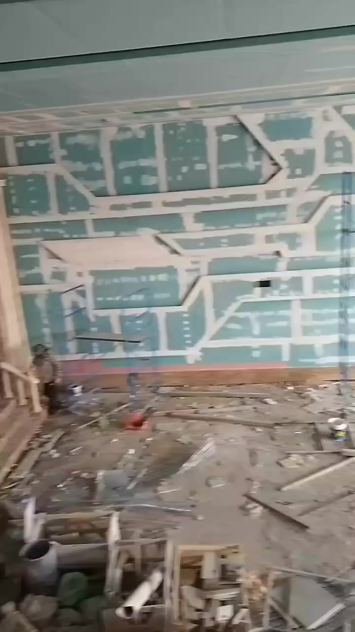 السلام عليكم خلفات صبغ وطلس وتكس بكاني بغداد ابو غريب وموجود عدي كوادر شغلنه درجه أولى وتسليم مهندس للتصال ‭0787 981 8322‬
