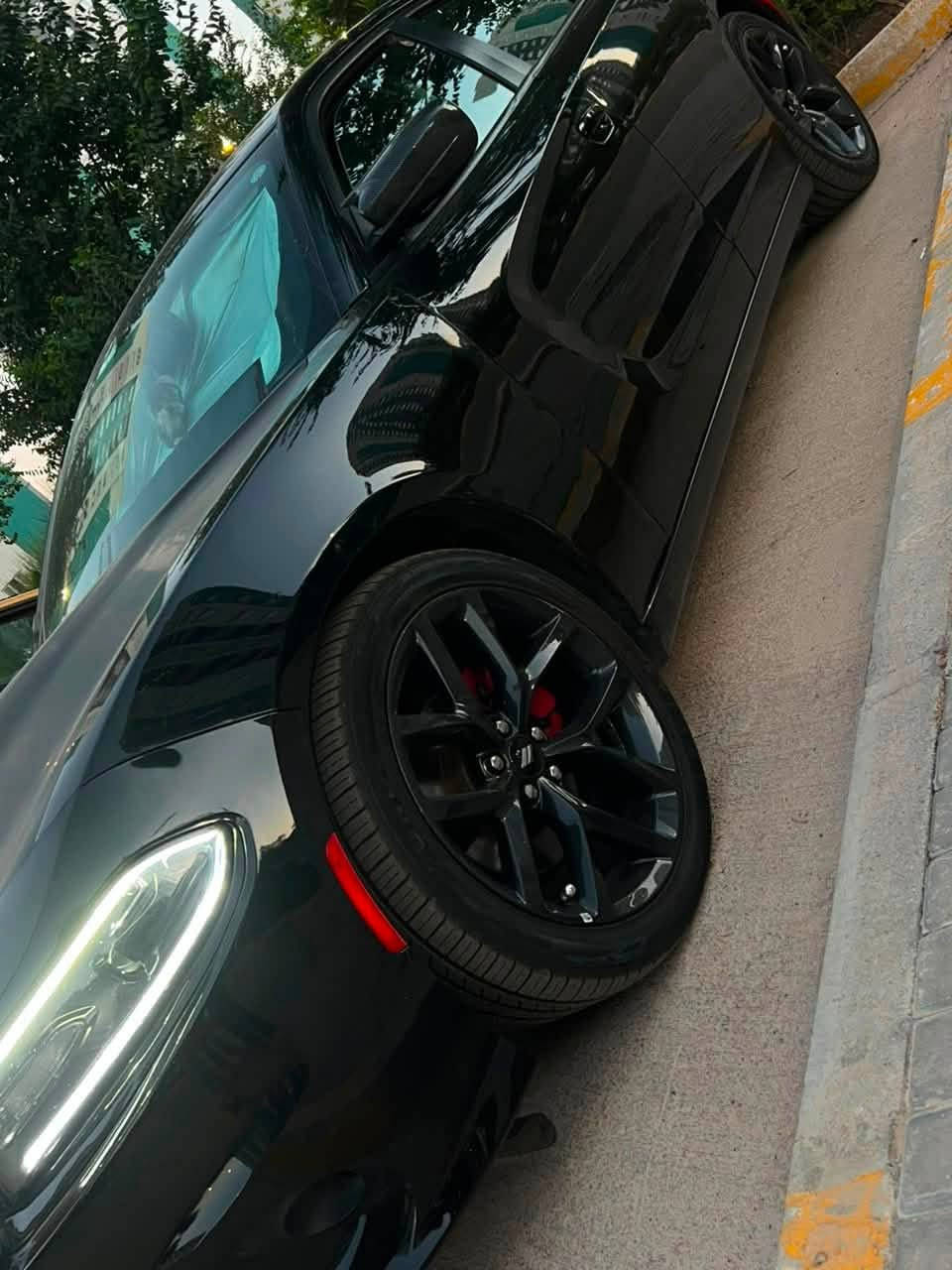 دودج تشارجر 2023 sxt
3.6 
ماشيه 33.000
بدون ايرباك وبدون دواخل 
بدون فتحه 
البنيد والدعاميه محور سبورت ومبدل تايرات جديد
بيها باج تظليل .
كاميرا خلفيه.التحكم على المنحدرات.بصمه.شاشه كبيره.مقعد كهربائي.مصابيح الاماميه زينون.المصابيح الاماميه ليد.مانع انزلاق.ابل كاربلاي.التشغيل عن بعد.كشافات ضباب.نظام مانع سرقه.رادار 

***********
مكاني بسليمانيه
