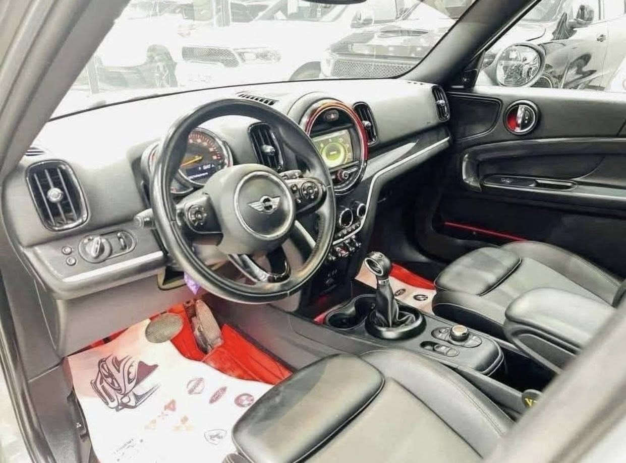 السلام عليكم.   مني كوبر S  فول مواصفات كلش جديده  مديل 2018 السعر 195 $ العنوان بغداد الجادريه رقم الجوال ***********
